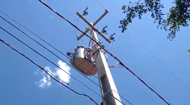Poste da rede de energia elétrica em Teresina